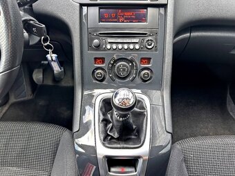 Peugeot 5008 1.6 Vti M6 STYLE+Panorama+Ťažné - 15