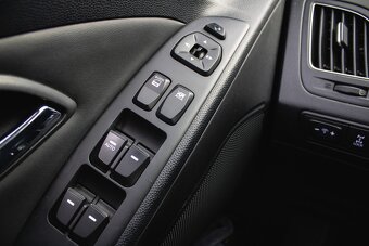 Hyundai ix35 2.0 CRDi VGT Premium 4x4 A/T - 15