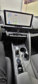 Toyota C-HR 2.0-l-VVT-i Hybrid Style - poškodený predok - 15