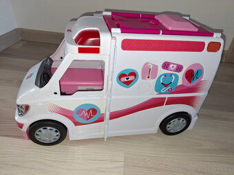 Barbie domček, sanitka, auto + príslušenstvo - 15