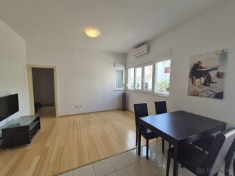 Chorvátsko, apartmán s garážou, terasou 50 metrov od mora. - 15