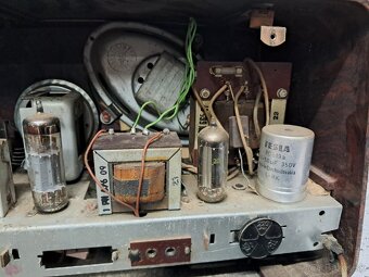 "Tenor" 》Tesla 426A 》Starožitné elektronkové radio 》bakeli - 15
