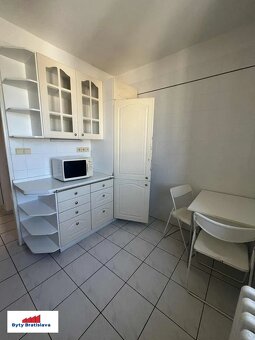 Prenajmem 2 izb.byt s terasou na Hradnom kopci BA. - 15