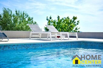 NA PREDAJ moderný luxusný apartmán /45 m² / Dalmátsko, TROGI - 15