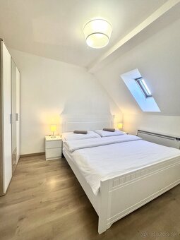 Jedinečný 2-izbový kompletne zariadený apartmán - 15