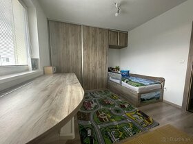 Rezervovane3 izbový byt s nadštandardnou výmerou a garážou - 15