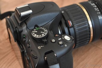 Nikon d5100 s AF objektivom 18 - 200 macro - 12tisic cvak. - 15