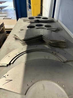 Laserový rezací stroj s 3D pálenim - 15