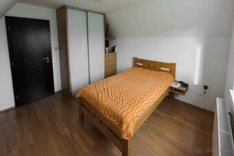 RD s dvomi bytovými jednotkami 7 izbový - 15