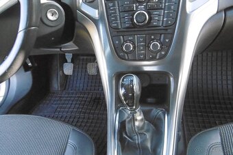 Opel Astra ST 1.7 CTDI 81kw r.v.2011 - 15