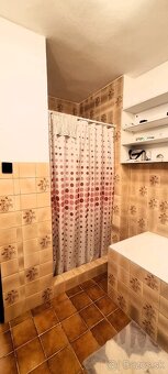 Priestranný rodinný dom na predaj v obci Báč - 15