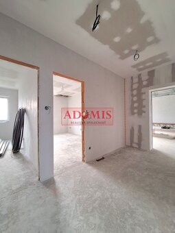 ADOMIS - predám rodinný dom Ruskov, 650m2, 3x kúpelňa,120m2  - 15