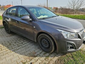 Predám alebo rozpredám Chevrolet cruze 1,8  bez motora. - 15