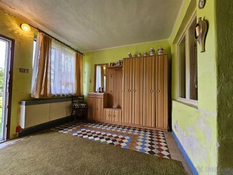 REZERVOVANÉ - Veľký RD s 2 bytmi na rovnom 1973m2 poz. - 15