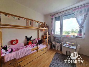 Novinka - Na predaj kompletne zariadený 4-izbový byt s balkó - 15