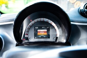 Predám Mercedes Smart fortwo coupe, benzín 66 kW, 6st.automa - 15