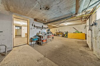 PRIESTRANNÝ 4-IZB. RODINNÝ DOM V PÔVODNOM STAVE S POZEMKOM - 15