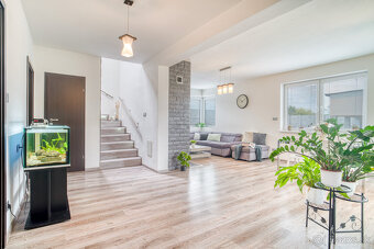 Na predaj rodinný dom s rozľahlým pozemkom v Kostolišti - 15