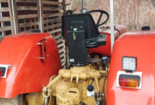 Univerzalnu odpruženu sedacku (sedadlo) na traktor zetor , u - 15