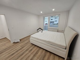 Na prenájom 2 izbový byt s loggiou po kompletnej rekonštrukc - 15