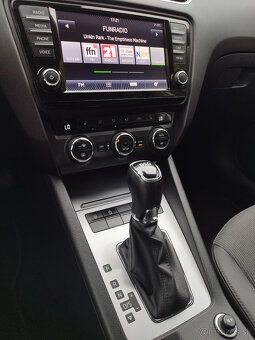 Škoda Octavia Combi 2.0 TDI 110kW Elegance DSG Bi-Xenon/NAVI - 15