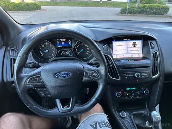 Ford Focus 1.5 EcoBoost ST Line - 15