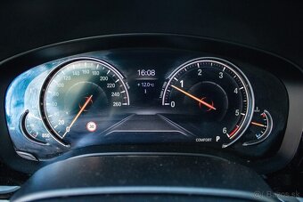 BMW 530D xDrive Luxury Line z roku 2018 - 15