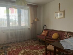 REZERVOVANÉ - Veľký, slnečný 3 izbový tehlový byt v obci Pru - 15