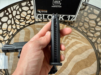 Airsoftová pištoľ Glock G17 Gen5 GBB 6mm a príslušenstvo - 15