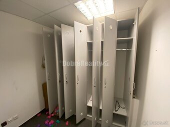 Na predaj pekná komerčná budova v centre mesta Lučenec - 15