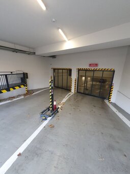 V BLÍZKOSTI OC NIVY - KVAČALOVA ul. - SLNEČNÝ MODERNÝ 2i BYT - 15