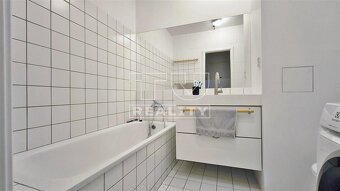 Slnečný 3-izbový byt po kompletnej rekonštrukcii s... - 15