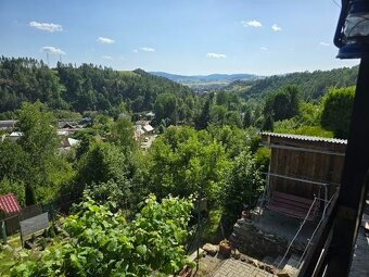 Krásna záhrada s chatkou na južnom svahu aj s IS - 15