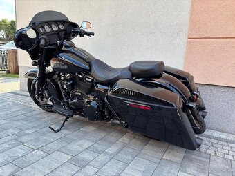 Harley Street Glide - 15