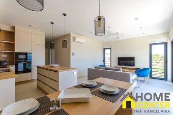 NA PREDAJ kamenná vila /400 m² / s výhľadom na more, ostrov  - 15