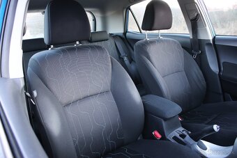 Toyota Auris 1,3i benzín - 15