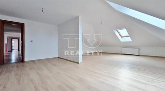 Luxusný 8-izbový rodinný dom s bazénom a dvojgarážou –... - 15