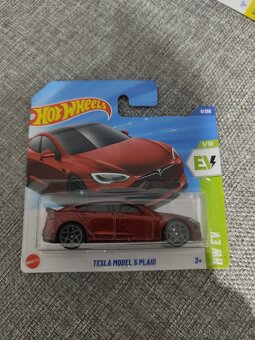 Hot Wheels autíčka - športiaky 1/2 - 15