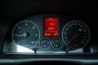 Volkswagen Touran Cross 2.0 TDI Webasto 7 miestne - 15