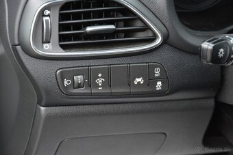 Hyundai i30 CW 1.60 CRDi Family SR 1Majiteľ - 15