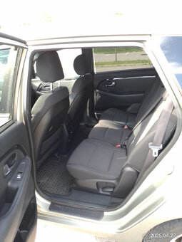 KIA Carens 1.7 CRDi 136k  A/T - 15