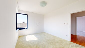 ŠTÝLOVÝ 5-IZBOVÝ RODINNÝ DOM S DVOJGARÁŽOU A BAZÉNOM - 15