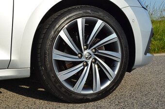 ŠKODA OCTAVIA COMBI 2.0 TDI DSG VIRTUAL KAMERA CRYSTAL LED - 15