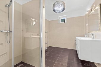 PREDAJ-Moderný 4-izbový bungalov s bazénom - RAJKA - 15