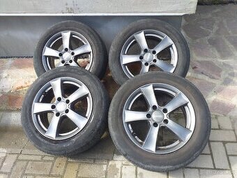 Toyota Auris 1.33 VVTi, Nová STK + EK - 15