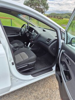 KIA Cee’d Hatchback 1.6 diesel, 100kw Manuál - 15