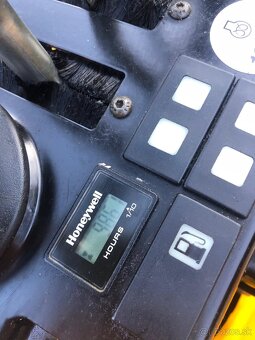 Minibagr JCB 8008CTS - 15