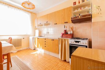 KRÁSNY rodinný dom v atraktívnej obci BANKA - 15