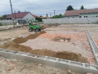 Výkopové práce minibagrom mininakladačom zakladač trávnika - 15