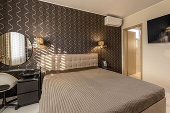 Luxusnký-izb. RD, bazén, garáž,zariadený v obci Šoporňa - 15